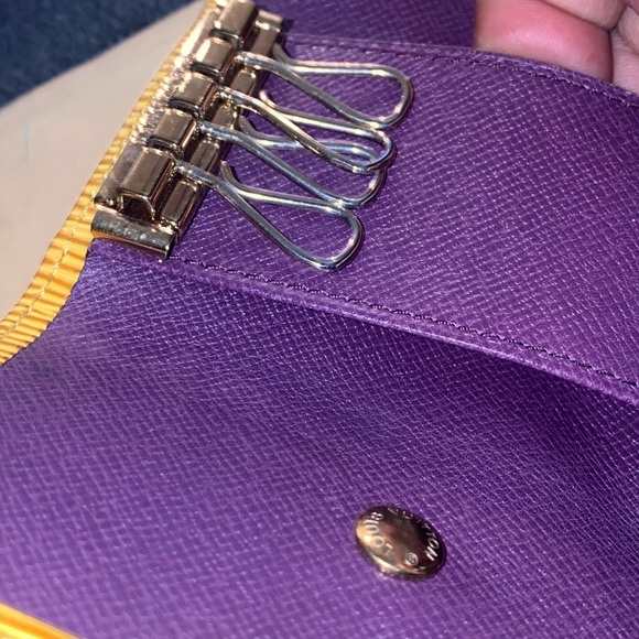 AUTHENTIC LOUIS VUITTON YELLOW EPI LEATHER 4 KEY RING KEY HOLDER - Picture 6 of 13